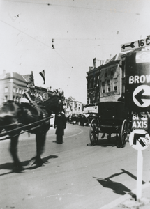 241824 Afbeelding van de begrafenisstoet vermoedelijk van de 37-jarige Georg Christiaan Kerstholt, schoenmaker uit de ...